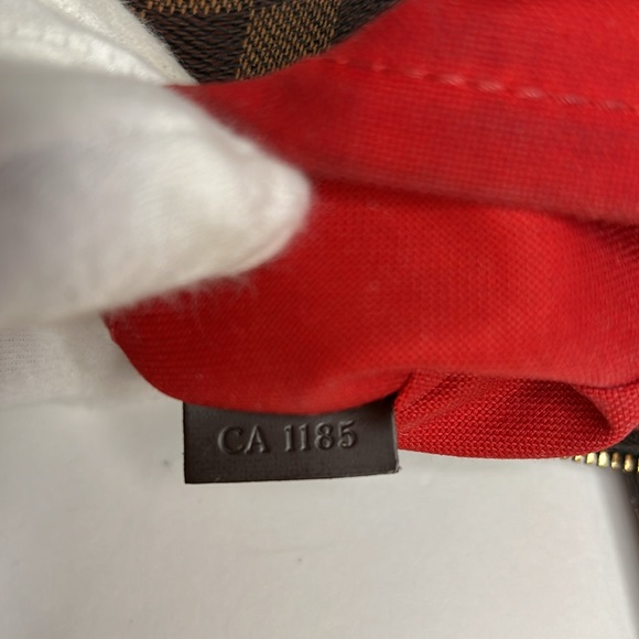 Louis Vuitton Pochette Acessoires Damier Ebene red interior - Picture 13 of 17